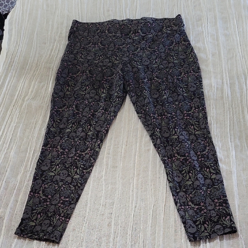 Torrid 2x Skulls Black Cotton Blend Leggings